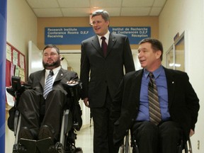 Canada's Prime Minister Stephen Harper (C) walks with Steven Fletcher (L) and Canadian paraplegic advocate Rick Hansen during an event at the Ottawa Hospital Rehabilitation Centre in Ottawa, February 2, 2007. (REUTERS)