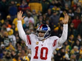New York Giants quarterback Eli Manning celebrates after a touchdown by Brandon Jacobs against the Green Bay Packers in the fourth quarter during their NFL NFC Divisional playoff football game in Green Bay, Wisconsin, January 15, 2012.  (REUTERS/Jeff Haynes)