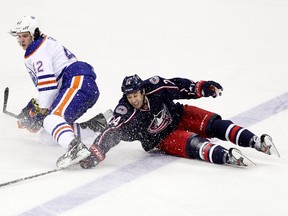 Columbus Blue Jackets' Derek MacKenzie (R) fights for the puck with Edmonton Oilers' Ryan O'Marra during the third period of their NHL hockey game in Columbus, Ohio January 17, 2012. The Oilers lost 4-2. (REUTERS/Matt Sullivan)
