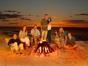 Ian Gomez (left) as Andy, Christa Miller as Ellie, Brian Van Holt as Bobby, Josh Hopkins as Grayson, Courteney Cox as Jules, Busy Philipps as Laurie and Dan Byrd as Travis.
