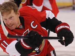 Daniel Alfredsson will choose his side tonight in a draft format, going against former teammate Zdeno Chara. (FILE PHOTO)