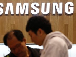 People shop at a Samsung Electronics store in the company's main office building in Seoul Jan. 27, 2012. REUTERS/Kim Hong-Ji