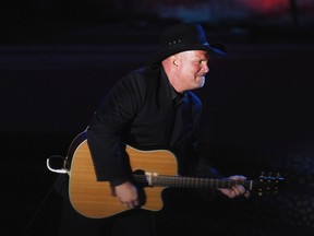 Singer Garth Brooks performs after being honored during the Songwriters Hall of Fame awards in New York June 16, 2011.  (REUTERS/Lucas Jackson)
