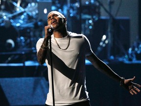 Singer Chris Brown performs a medley of songs at the 2011 American Music Awards in Los Angeles November 20, 2011.  (REUTERS/Mario Anzuoni)