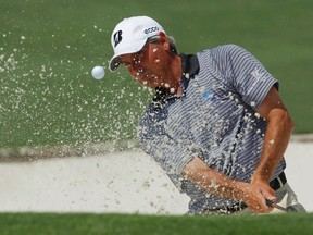 Fred Couples hits from a sand trap on the second hole during final round of the Masters at the Augusta National Golf Club in Augusta, Ga., April 10, 2011. (SHAUN BEST/Reuters)