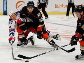 Anaheim Ducks' Maxime Macenauer fights with New York Rangers' Ruslan Fedotenko (L) during their NHL hockey opening game at Globen Arena in Stockholm, Oct. 8, 2011. (REUTERS)