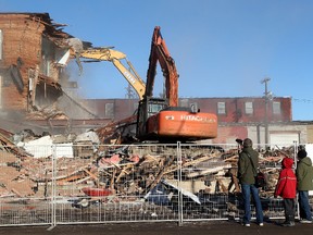 The York Hotel in downtown Edmonton falls to the wreckers Feb. 4. (EDMONTON SUN/File)