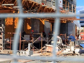 Construction workers at the site of a condominium development in Montreal, October 28, 2011. (REUTERS/Julie Gordon)