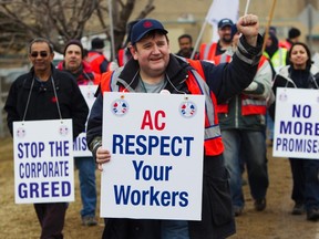 Air Canada mechanics, baggage handlers and cargo agents protest in front of  an Air Canada hangar at Pearson Toronto International Airport in Toronto, March 2, 2012.  (REUTERS/Mark Blinch)