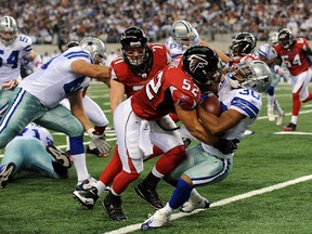 Former Atlanta Falcon Coy Wire tackles Dallas Cowboys' Allen Rossum during a game in 2009. (GETTY IMAGES)