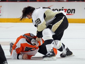 Kris Letang, of the Pittsburgh Penguins, fights with Kimmo Timonen, of the Philadelphia Flyers, in Game 3 of the Eastern Conference Quarterfinals during the 2012 NHL Stanley Cup Playoffs at Wells Fargo Center on April 15, 2012 in Philadelphia, Pennsylvania.  (Bruce Bennett/Getty Images/AFP)