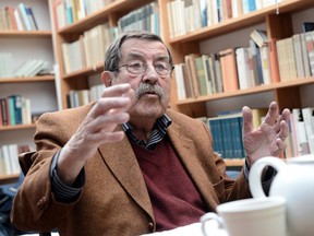 German Nobel literature laureate Gunter Grass poses for a photo at his house in the northern German town of Behlendorf on April 5, 2012. (AFP PHOTO/MARCUS BRANDT)
