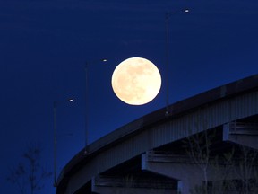 The 'Supermoon' rises about the Garden City Skyway in Ontario on Saturday, May 5, 2012. (JULIE JOCSAK/QMI AGENCY)
