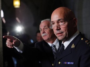 Minister of Public Safety Vic Toews (L) and new Royal Canadian Mounted Police Commissioner Bob Paulson take part in a news conference on Parliament Hill in Ottawa November 15, 2011. (REUTERS/Blair Gable)
