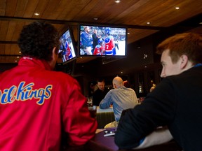 Oil Kings fans watch their team at the Memorial Cup at Earl’s in Clareview on May 22. It wasn’t a happy ending in the national spotlight for the Oil Kings, but Edmonton will salute the Western Hockey League champions at City Hall Wednesday at noon. CODIE MCLACHLAN/EDMONTON SUN