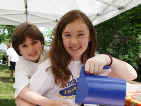 Amanda Belzowski, 14, and her brother, Joshua, 6, pour a glass of lemonade to raise money for the Sick Kids Foundation and Save a Child’s Heart. (CRAIG ROBERTSON, Toronto Sun)