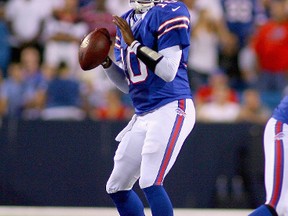 Vince Young of the Buffalo Bills looks to pass against the Washington Redskins at Ralph Wilson Stadium on August 9, 2012 in Orchard Park, New York. (AFP)