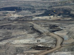Suncor Mine in Fort McMurray Alberta. Credit: David Dodge, Pembina Institute. (Handout)