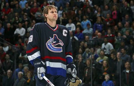 Canucks' Naslund Jersey Retirement Lowers the Bar | Vancouver Sun