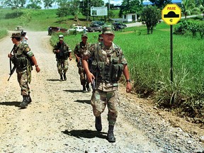 Ecuadoran army soldiers patrol near the border with Colombia 15 September, 1999, as they continue their search for 12 foreigners, including seven Canadians, kidnapped by a group of gunmen reportedly dressed in military uniforms and armed with automiatic weapons.  This search was not connected to the Nathan Cullen incident.  AFP/ PHOTO STR    ECUADOR OUT