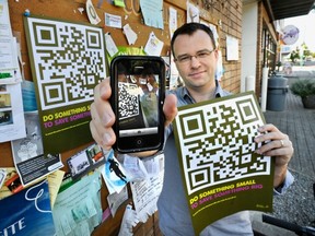 Darren Barefoot gets message from message board poster on his smartphone re-environmental message to save the Flathead valley in British Columbia - in Vancouver, B.C., August 30, 2010. (Bill Keay/PNG)