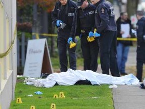 VANCOUVER, BC: November 6, 2011 -  Vancouver Police inspect the scene  after a shooting killed a man at Ash and West 7th avenue in Vancouver, B.C., November 6, 2011.

(Arlen Redekop photo/ PNG)

(For story by [reporters])

00057079