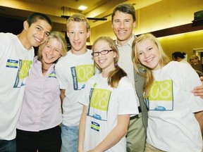 Jinagh Navas-Rivas (far left) with the Robertson family