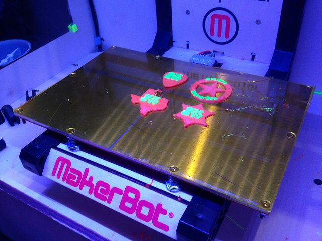 Printing awesome @makerbot SXSW treats inside an Irish Pub