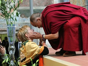 The Dalai Lama gets close with Nobel Peace laureate Jody Williams when they were both in Vancouver in 1999.
