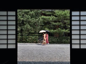 Ladies with parasols in Daitoku-ji's inner garden: Photo by Alex Ramsay