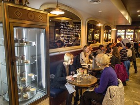NOVEMBER  06 2014.  Au Comptoir-- busy French Bistro  in Vancouver, B.C., on November 6,  2014.    (Steve Bosch  /  PNG staff photo)   trax 00032835A.   [PNG Merlin Archive]