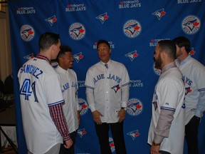 Robbie Alomar holds court