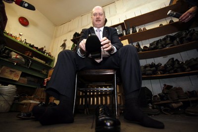 Sask. finance minister tries on 'transformational' shoes