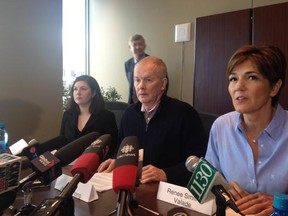 Vancouver Olympics CEO  John Furlong has dropped a defamation lawsuit against journalist Laura Robinson.