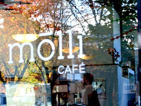 Molli cafe one