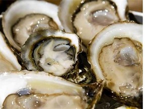 Cases of norovirus-like symptoms linked to oysters have prompted the federal Department of Fisheries and Oceans to close oyster operations near Campbell River.