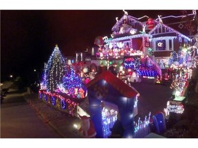 Christmas light display hope's to raise thousands for charity