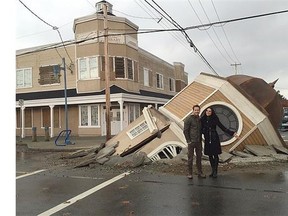 Once Upon a Time star Lana Parrilla, who plays the Evil Queen, Tweeted out a photo herself and co-star Sean Maguire posing in front of the ‘clock tower carnage’ in Steveston on Wednesday.