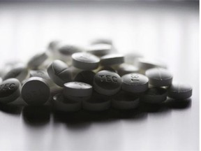 The federal government has joined Canadian provinces and territories in a bulk-buying drug program that aims to lower the cost of prescription medications. Health Minister Jane Philpott says drug plans administered by the federal government will unite with the provincial and territorial pan-Canadian Pharmaceutical Alliance, which negotiates to lower prices on brand name and generic drugs.