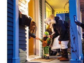 Prime Minister-designate Justin Trudeau, dressed as Han Solo from The Empire Strikes Back, walks with his children Hadrien (second from right), Ella-Grace and Xavier, as his wife Sophie Gregoire-Trudeau, dressed as Princess Leia, jokes with onlookers as the family prepares to go trick-or-treating on Halloween in Ottawa on Saturday, Oct. 31, 2015. THE CANADIAN PRESS/Justin Tang