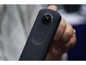 Ricoh Theta S packs 360 degree video in small form factor