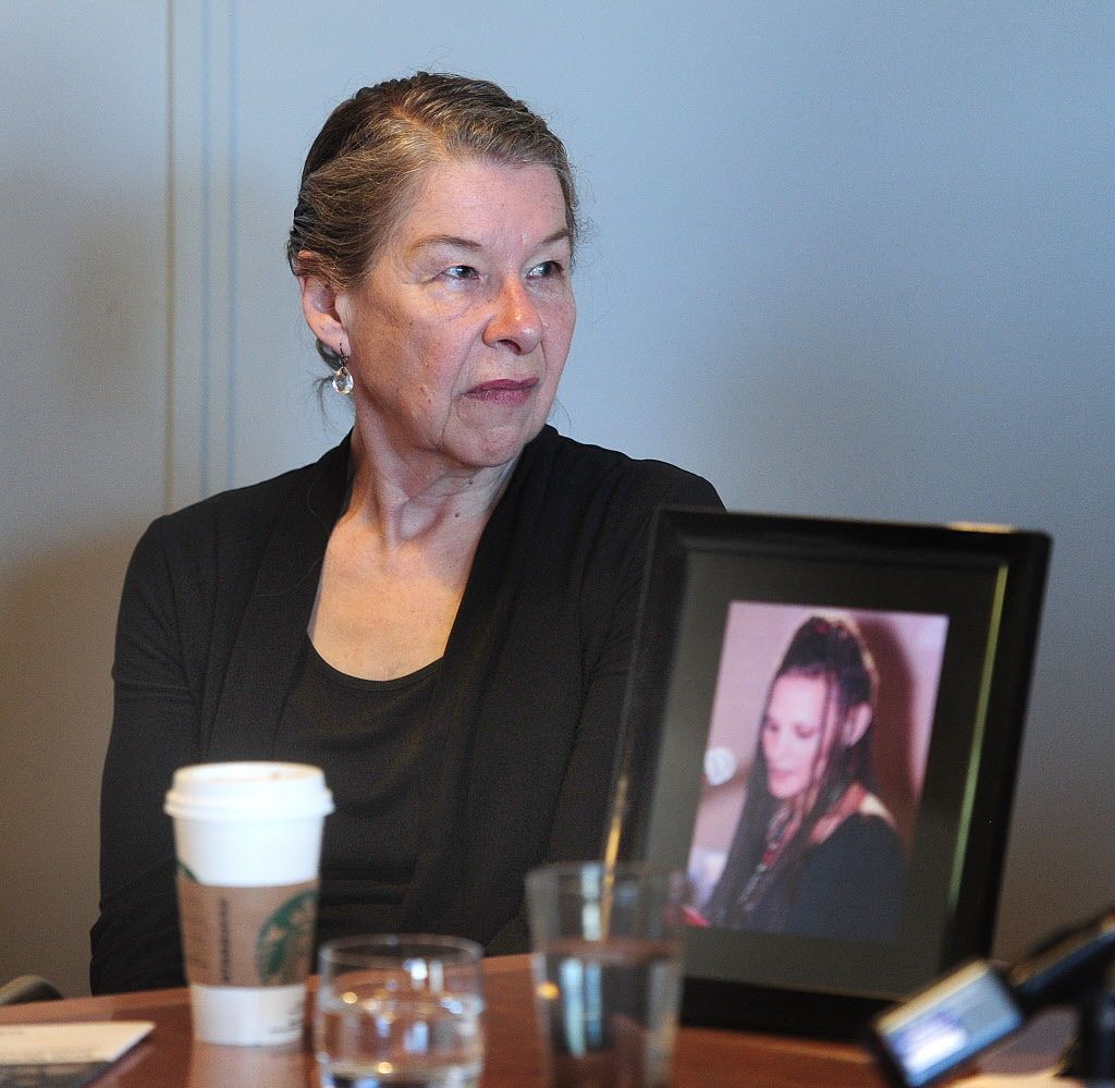  Judy Graves with a photo of Anita Hauck at a news conference presented by Megaphone, a homeless advocacy group in Vancouver, BC., March 29, 2016. (Nick Procaylo/PNG) 