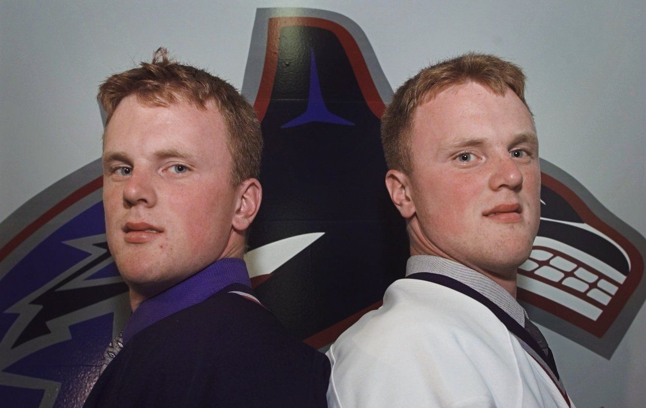 Daniel and Henrik (right) Sedin pose after signing their first deal with the Canucks (Ward Perrin/PNG)