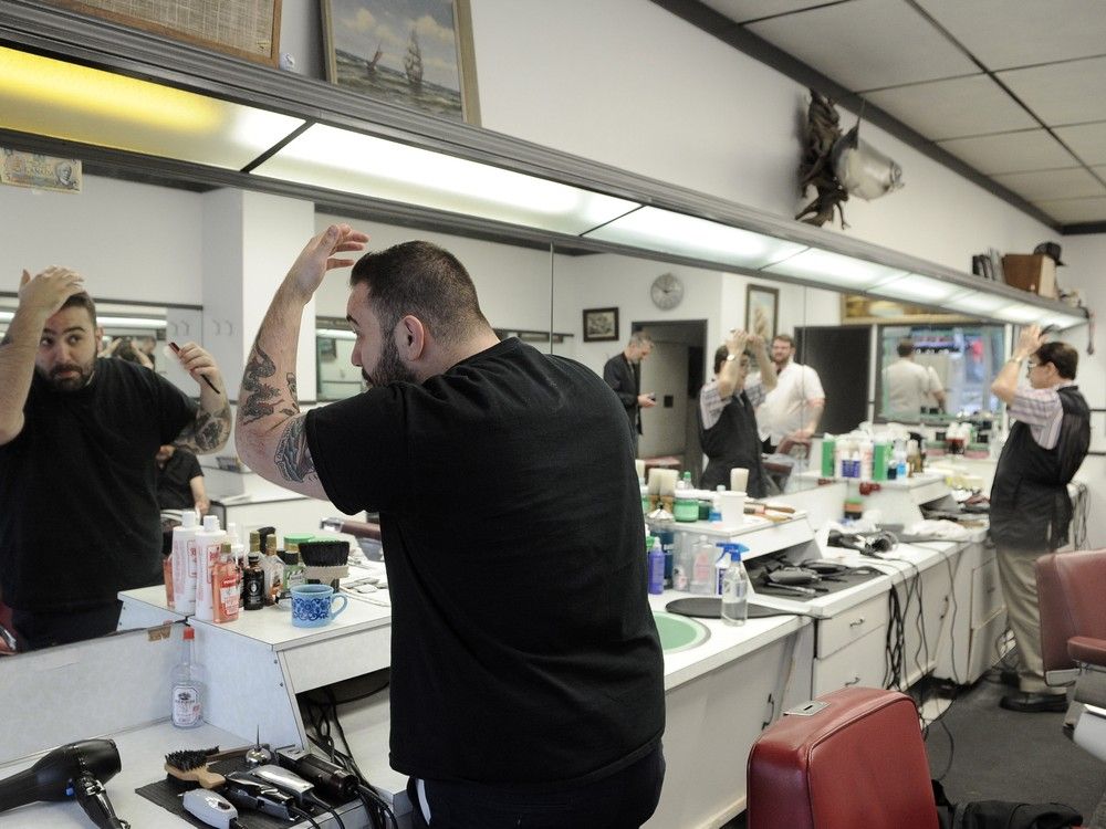 VANCOUVER, BC., March 23, 2016 -- Andrew DiCamillo (l) in action with Vince Pecchia at Sorrento Barbers in Vancouver, BC., March 23, 2016. (Nick Procaylo/PNG) 00042370A [PNG Merlin Archive]