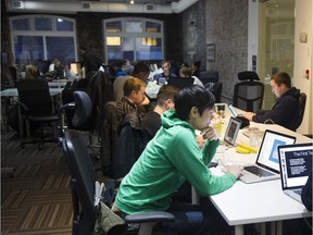 File: Learning to code at Lighthouse labs in the offices of Launch Academy at 300-128 W. Hastings St. Vancouver, December 02 2015. Gerry Kahrmann / PNG