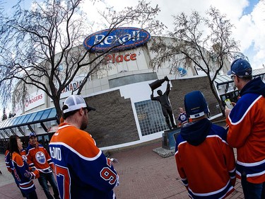 EDMONTON, AB - APRIL 6:  Fans take photos of the Wayne Gretzky statue outside of Rexall Place prior to the game between the Edmonton Oilers and the Vancouver Canucks on April 6, 2016 in Edmonton, Alberta, Canada. The game is the final game the Oilers will play at Rexall Place before moving to Rogers Place next season. (Photo by Codie McLachlan/Getty Images)