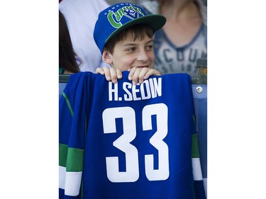 Canucks fan Hunter DiMarzo waits to meet the players at Pat Quinn Way outside Rogers Arena prior to the last game of the regular season, Vancouver April 09 2016. ( Gerry Kahrmann  /  PNG staff photo)  ( For Prov / Sun Sports )  00042648A  [PNG Merlin Archive]
