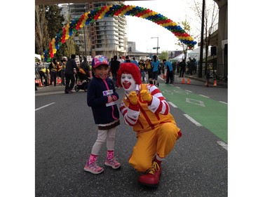 Having fun at the 2016 Shaw Mini Sun Run. [PNG Merlin Archive]