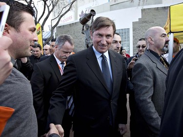 Wayne Gretzky meets with fans in front of his statue before NHL action between the Vancouver Canucks and Edmonton Oilers in Edmonton, Alta., on Wednesday April 6, 2016. It will be the Oilers' last game at the only arena they've ever known, dating back to the World hockey Association in the 1970s. THE CANADIAN PRESS/Jason Franson