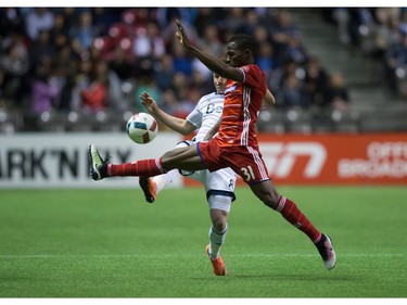 FC Dallas' Maynor Figueroa, front, and Vancouver Whitecaps' Fraser Aird vie for the ball during the second half in Vancouver, B.C., on April 23, 2016.